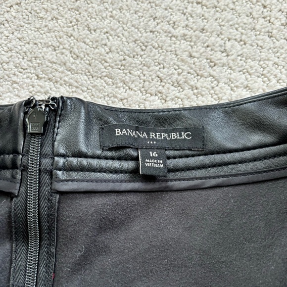 Banana republic black vegan leather midi skirt - Picture 2 of 5